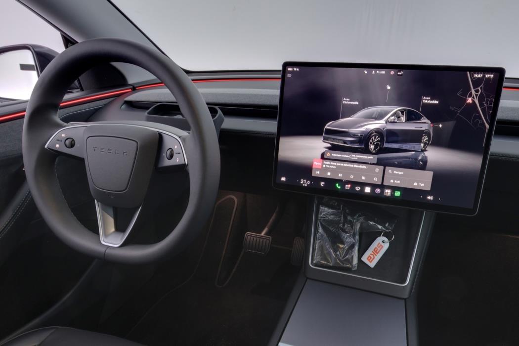 TESLA Model Y 2025