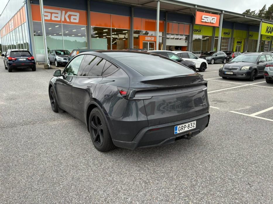 TESLA Model Y 2025