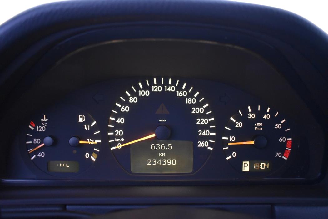 MERCEDES-BENZ E 1999