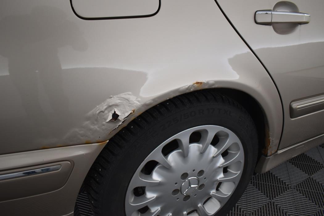 MERCEDES-BENZ E 1999