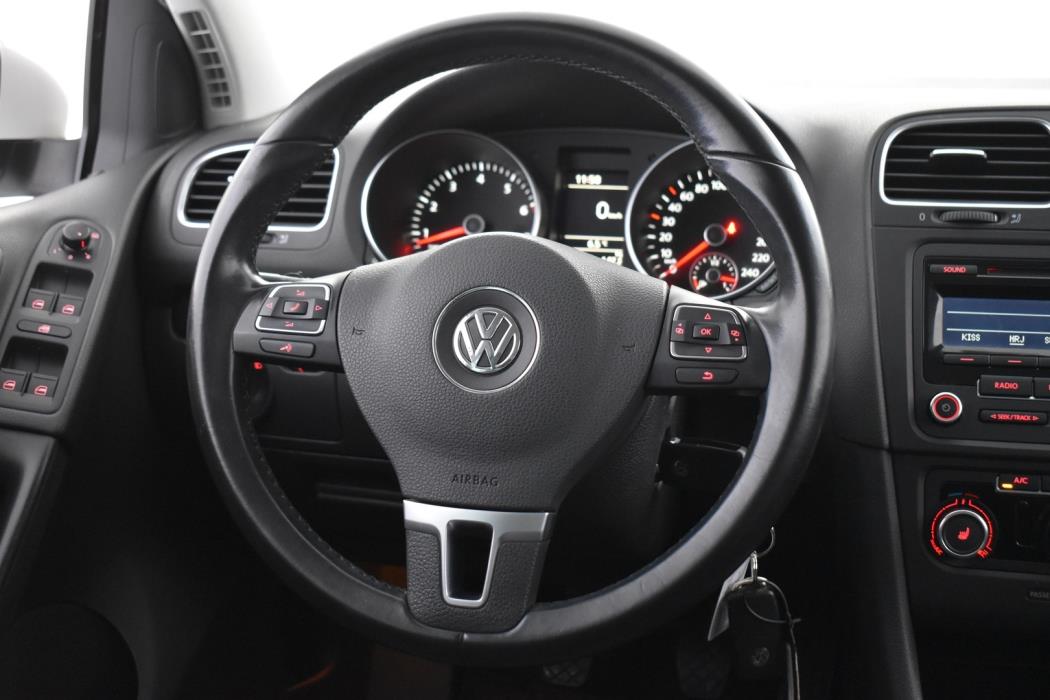 VOLKSWAGEN Golf 2013