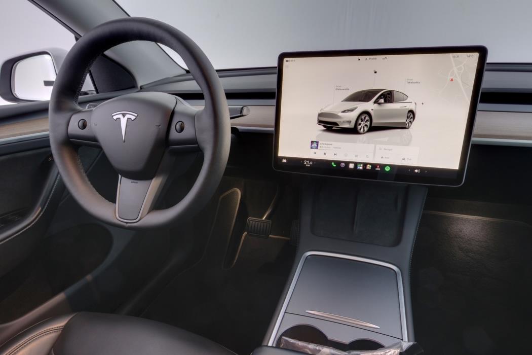 TESLA Model Y 2023