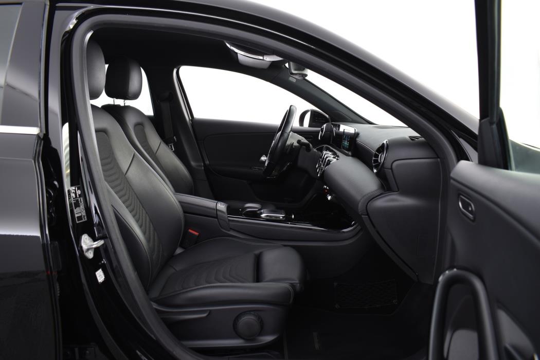 MERCEDES-BENZ A 2021