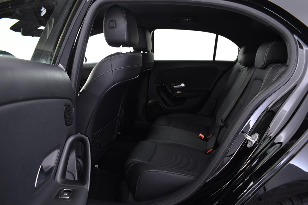 MERCEDES-BENZ A 2021
