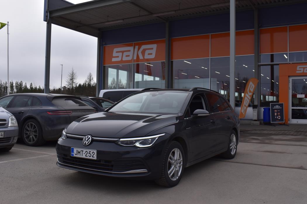 VOLKSWAGEN Golf 2023