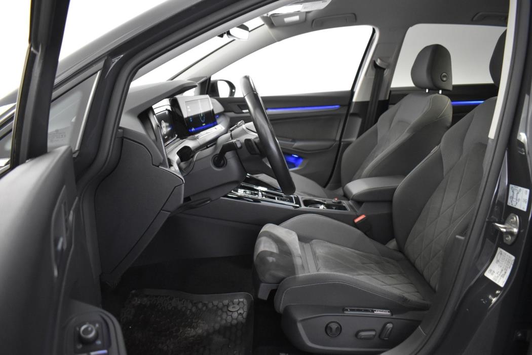 VOLKSWAGEN Golf 2023