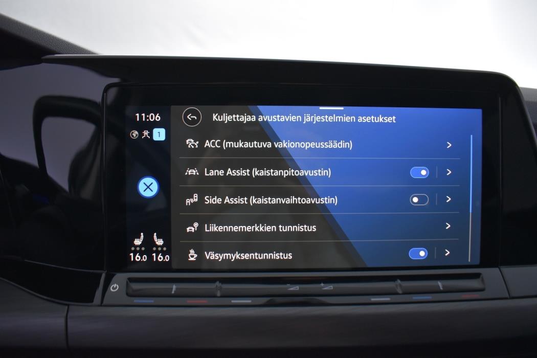 VOLKSWAGEN Golf 2023