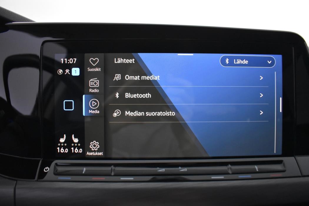 VOLKSWAGEN Golf 2023