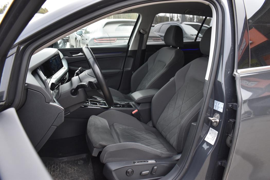 VOLKSWAGEN Golf 2023