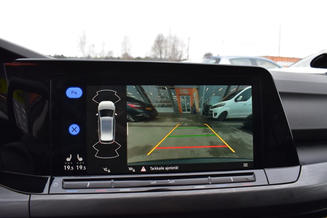 VOLKSWAGEN Golf 2023