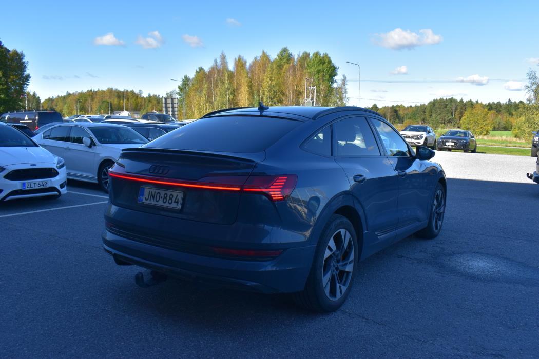 AUDI e-tron 2022