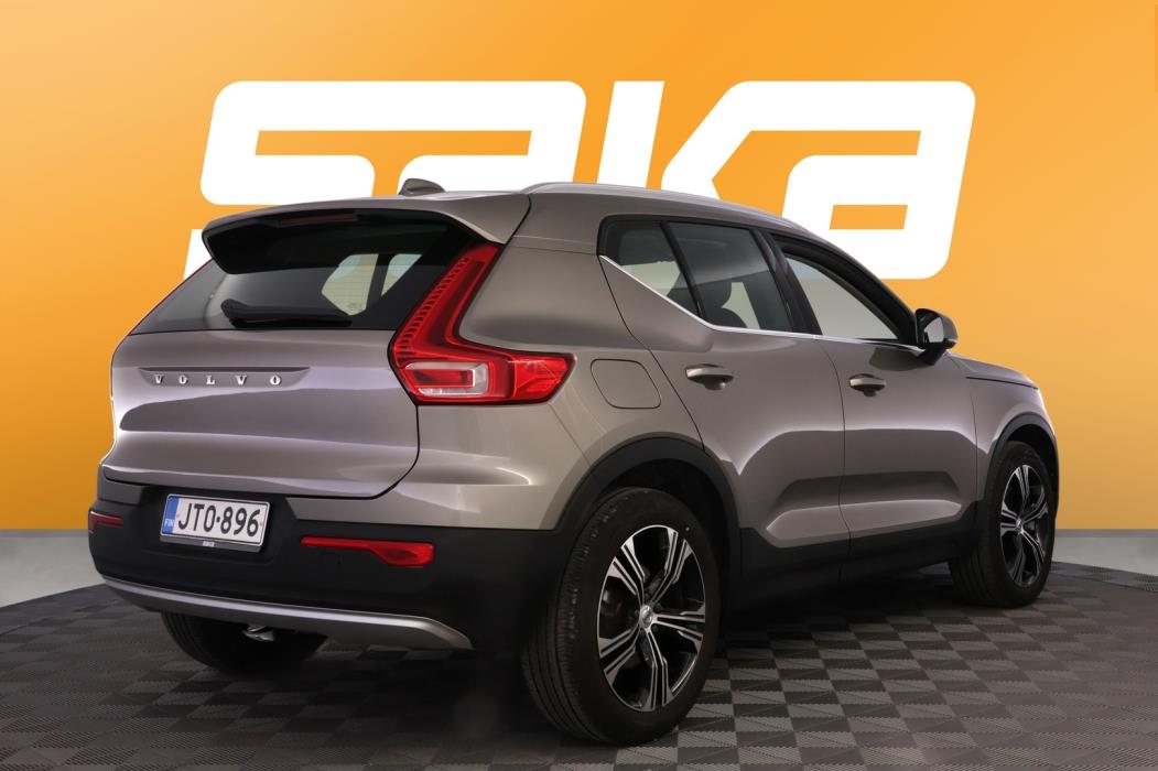 VOLVO XC40 2022