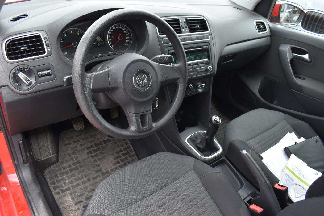 VOLKSWAGEN Polo 2012
