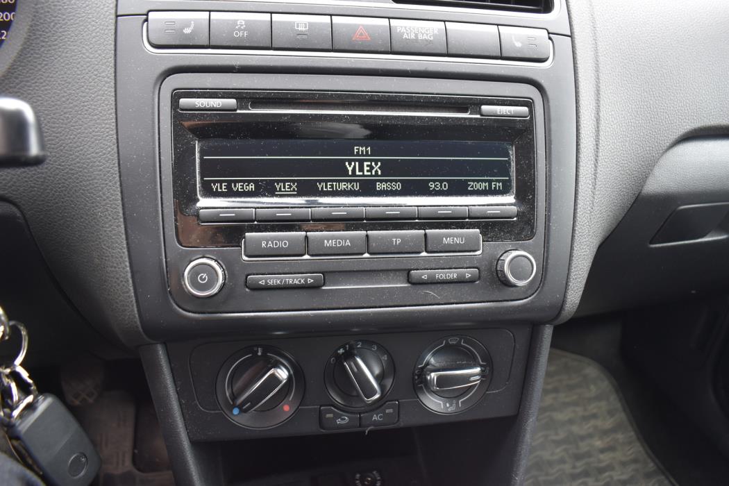 VOLKSWAGEN Polo 2012