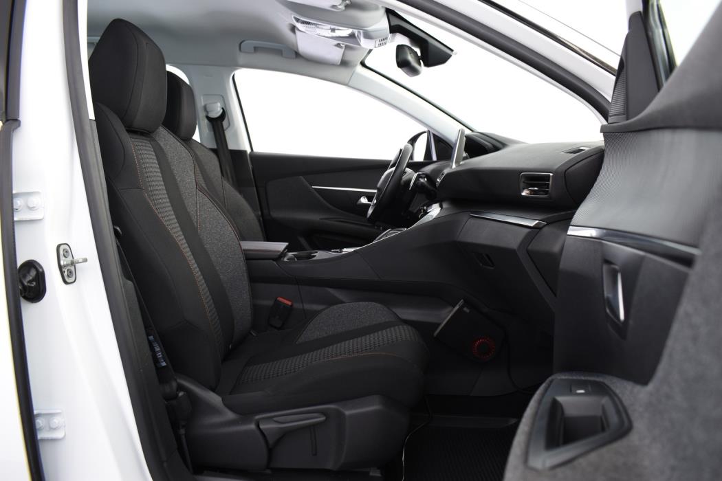 PEUGEOT 3008 2018