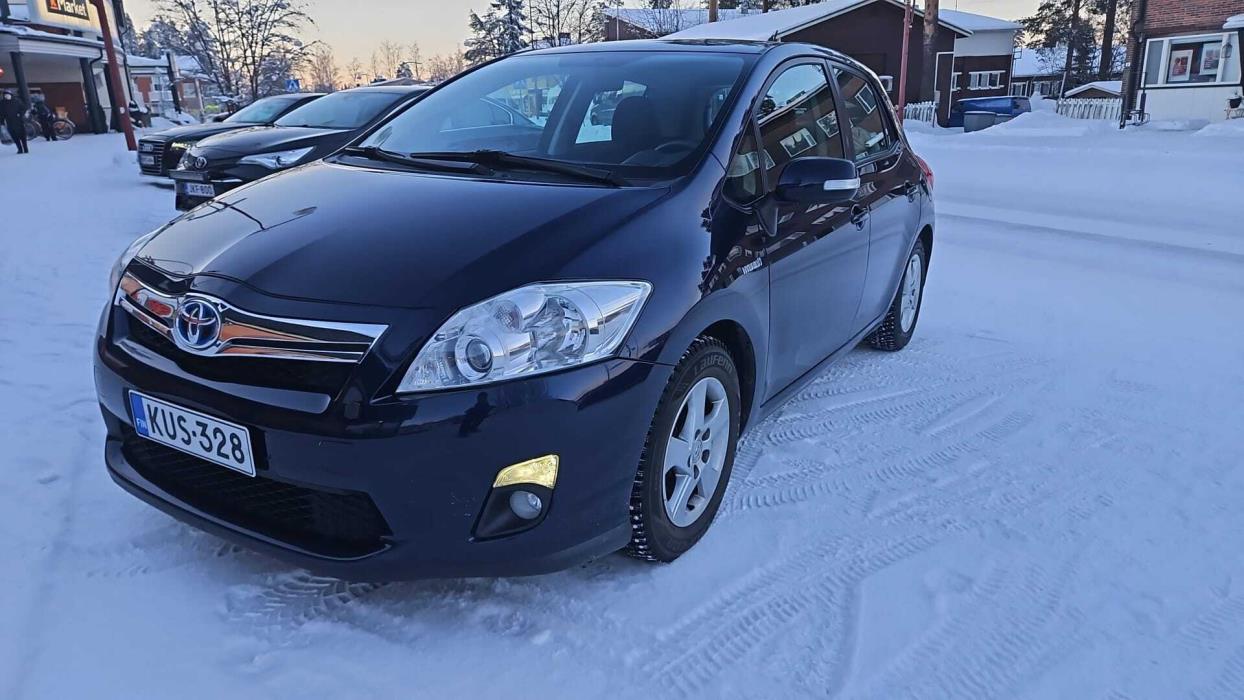 TOYOTA Auris 2011