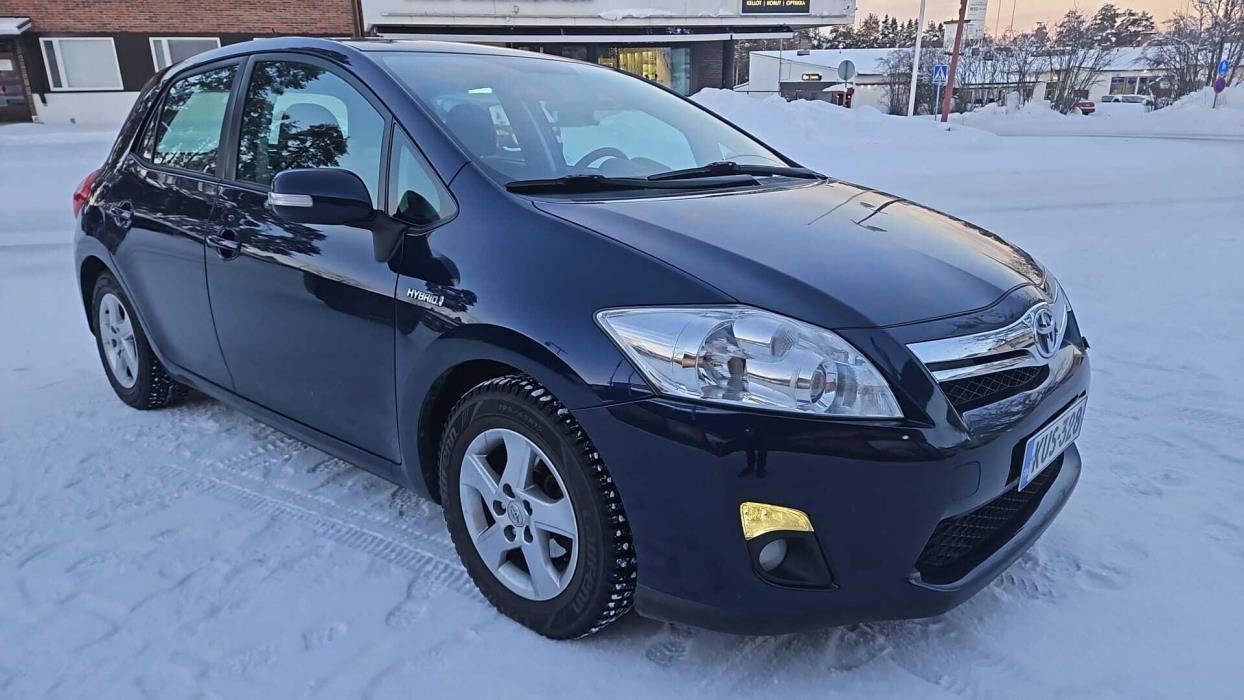 TOYOTA Auris 2011