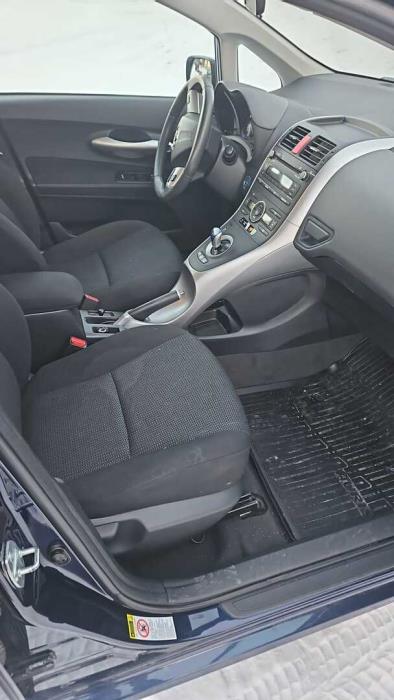 TOYOTA Auris 2011