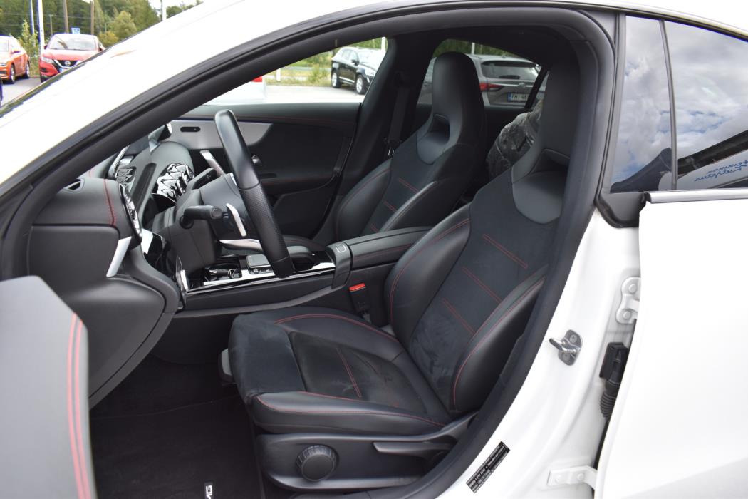 MERCEDES-BENZ CLA 2023