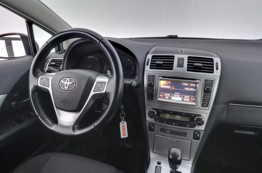 TOYOTA Avensis 2013