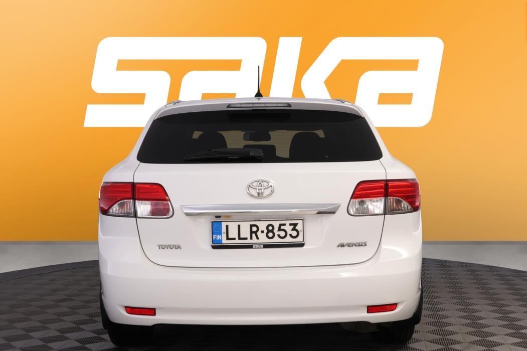 TOYOTA Avensis 2013