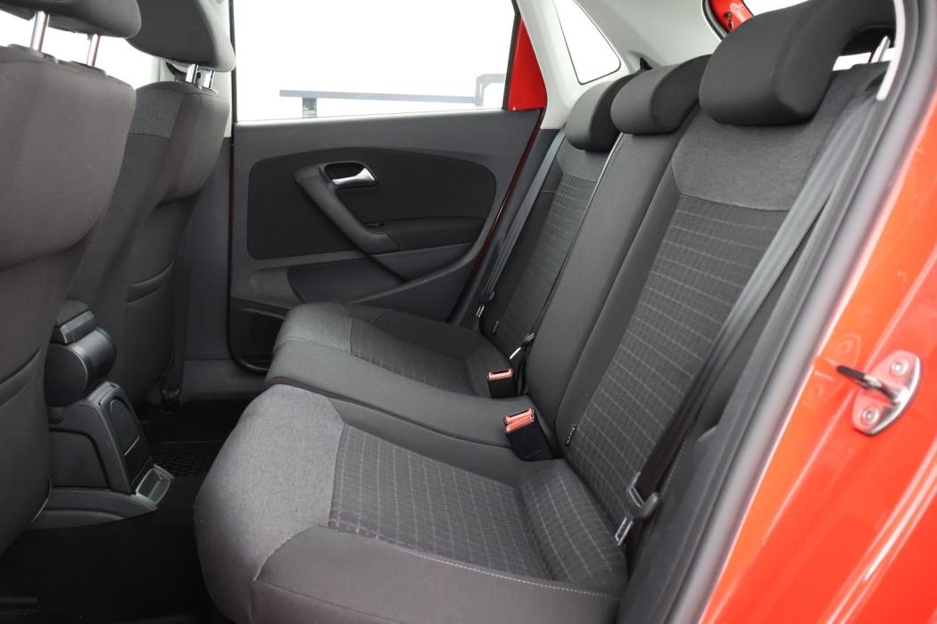 VOLKSWAGEN Polo 2016