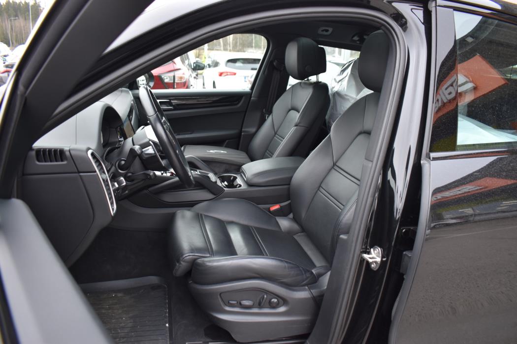 PORSCHE Cayenne 2023