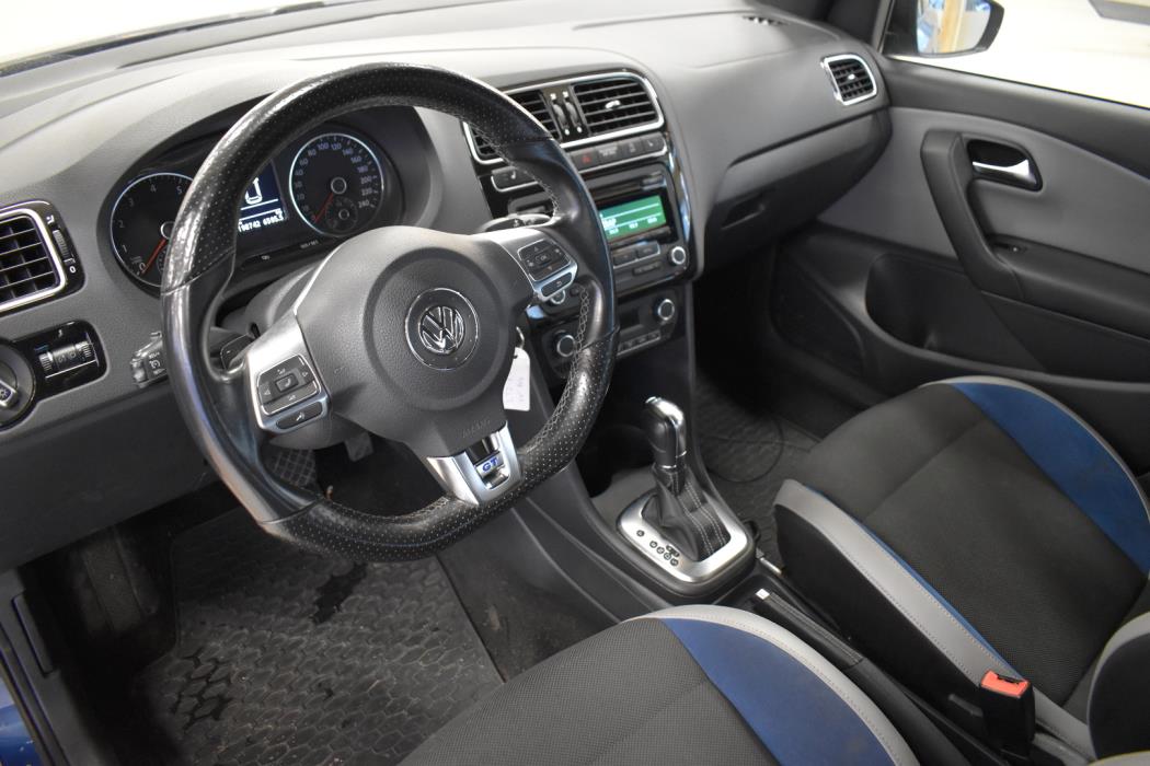 VOLKSWAGEN Polo 2013