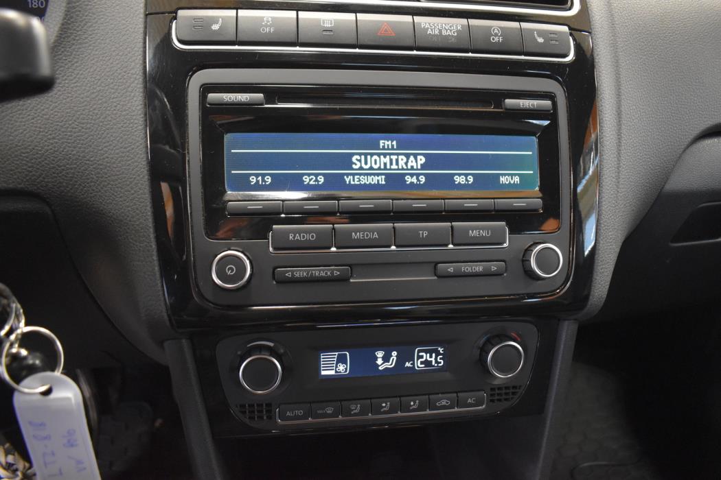 VOLKSWAGEN Polo 2013