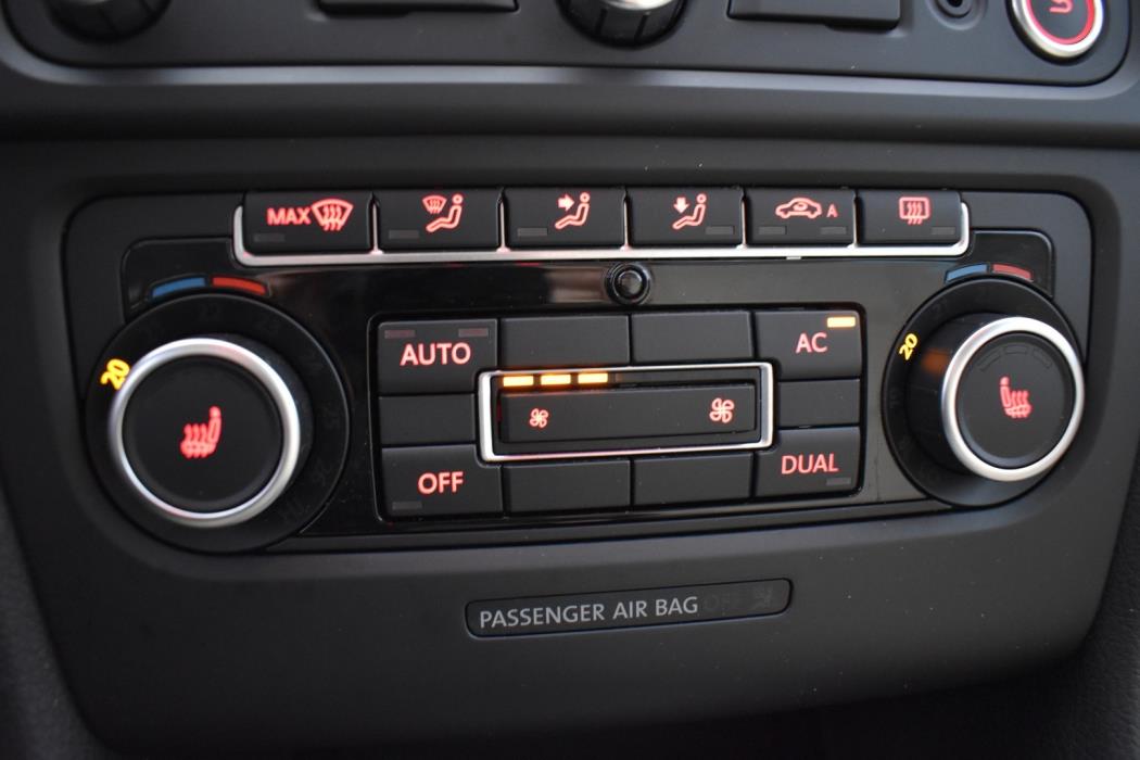 VOLKSWAGEN Golf 2012