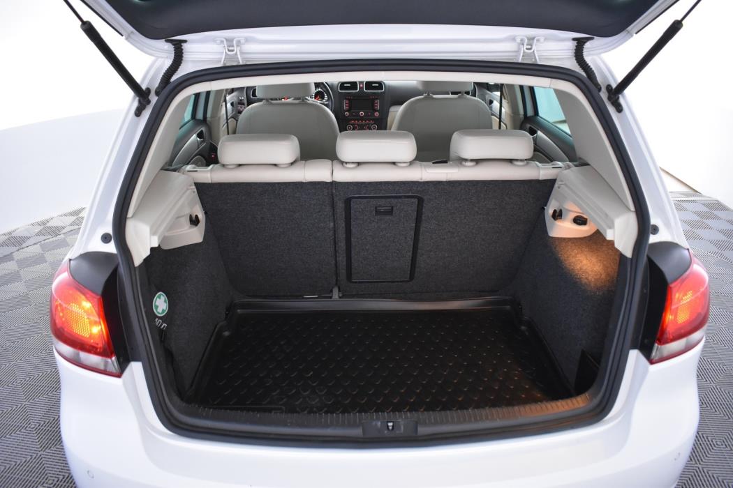 VOLKSWAGEN Golf 2012