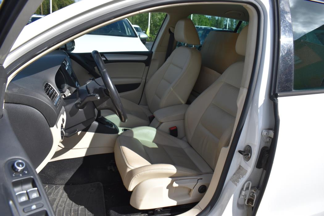 VOLKSWAGEN Golf 2012