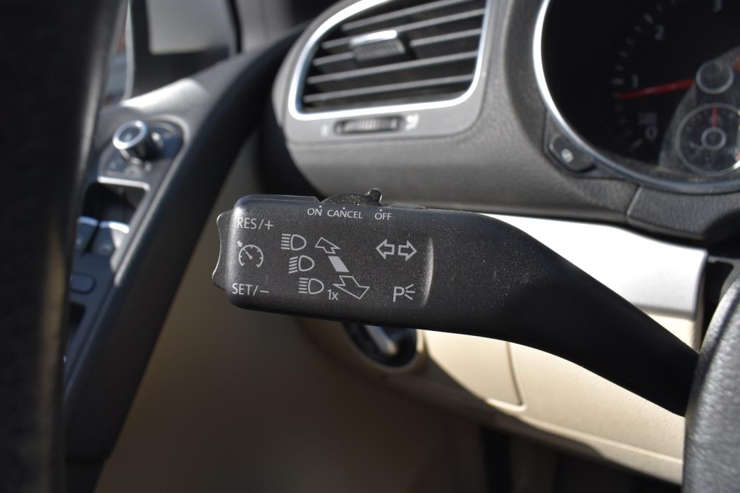 VOLKSWAGEN Golf 2012