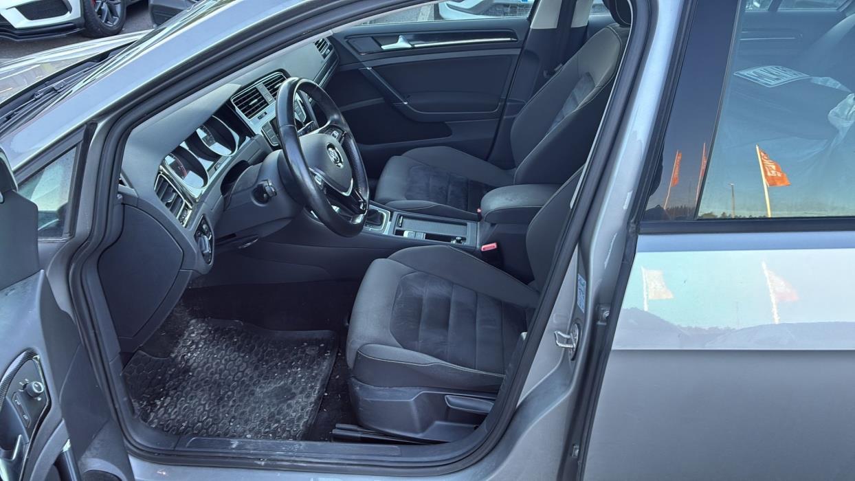 VOLKSWAGEN Golf 2013