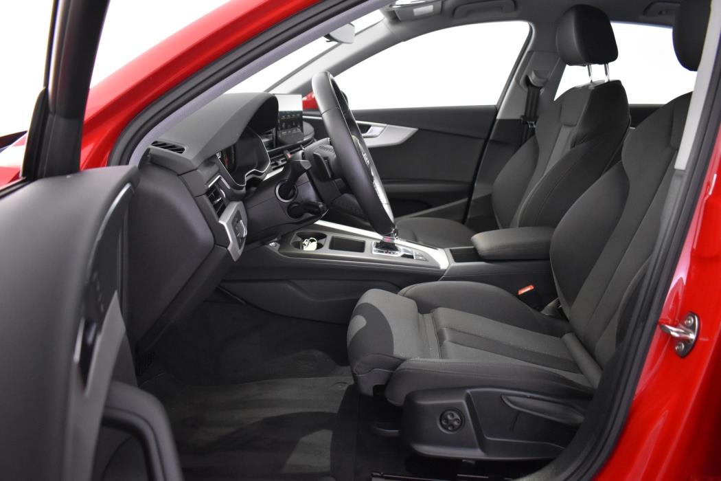 AUDI A4 2023