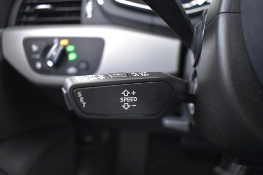 AUDI A4 2023