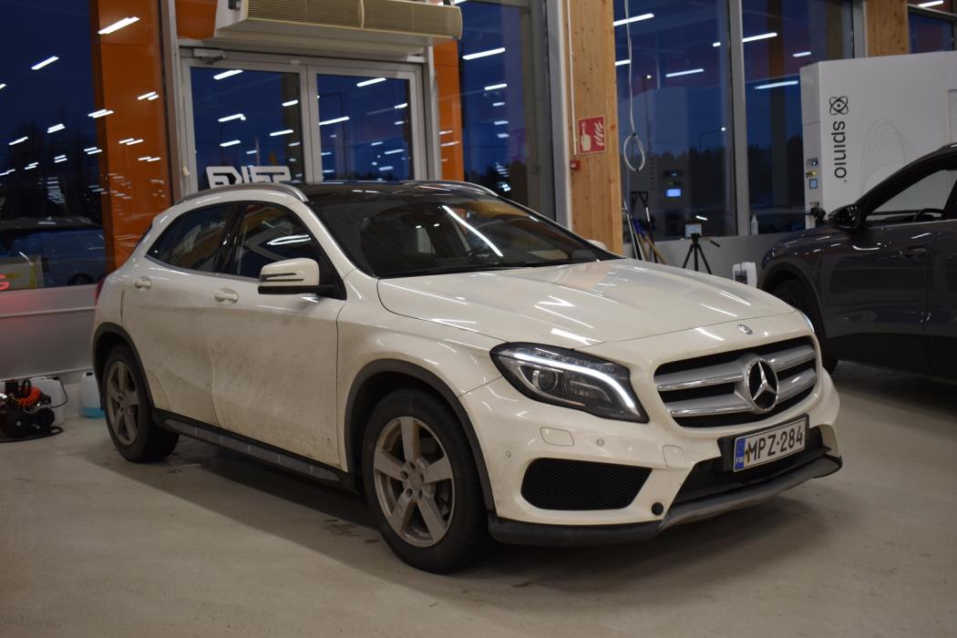 MERCEDES-BENZ GLA 2015