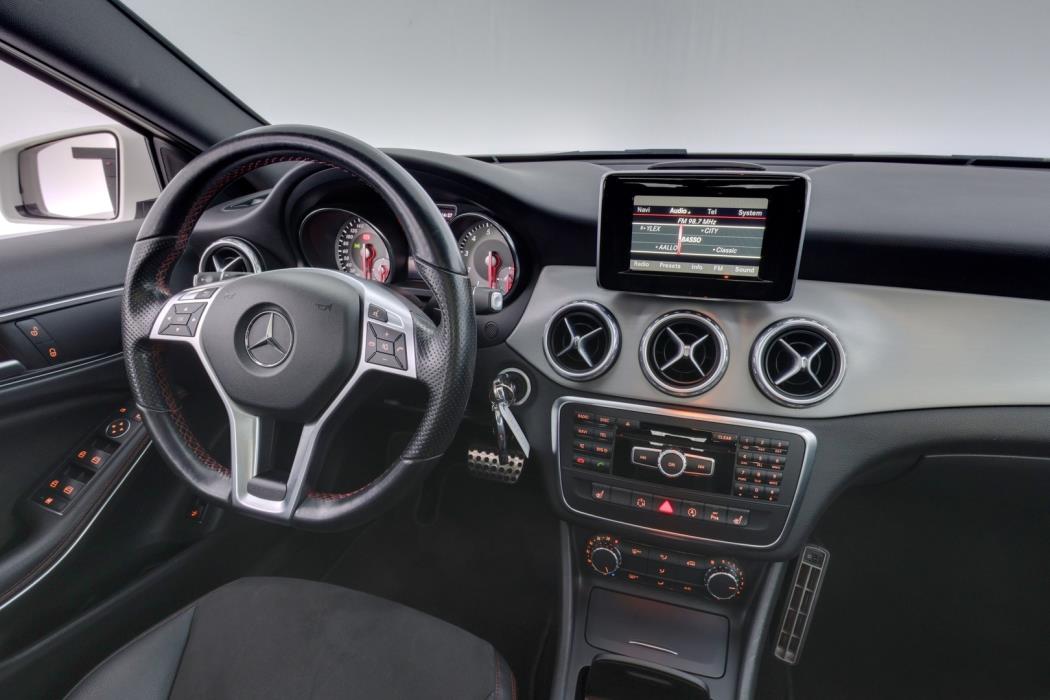 MERCEDES-BENZ GLA 2015