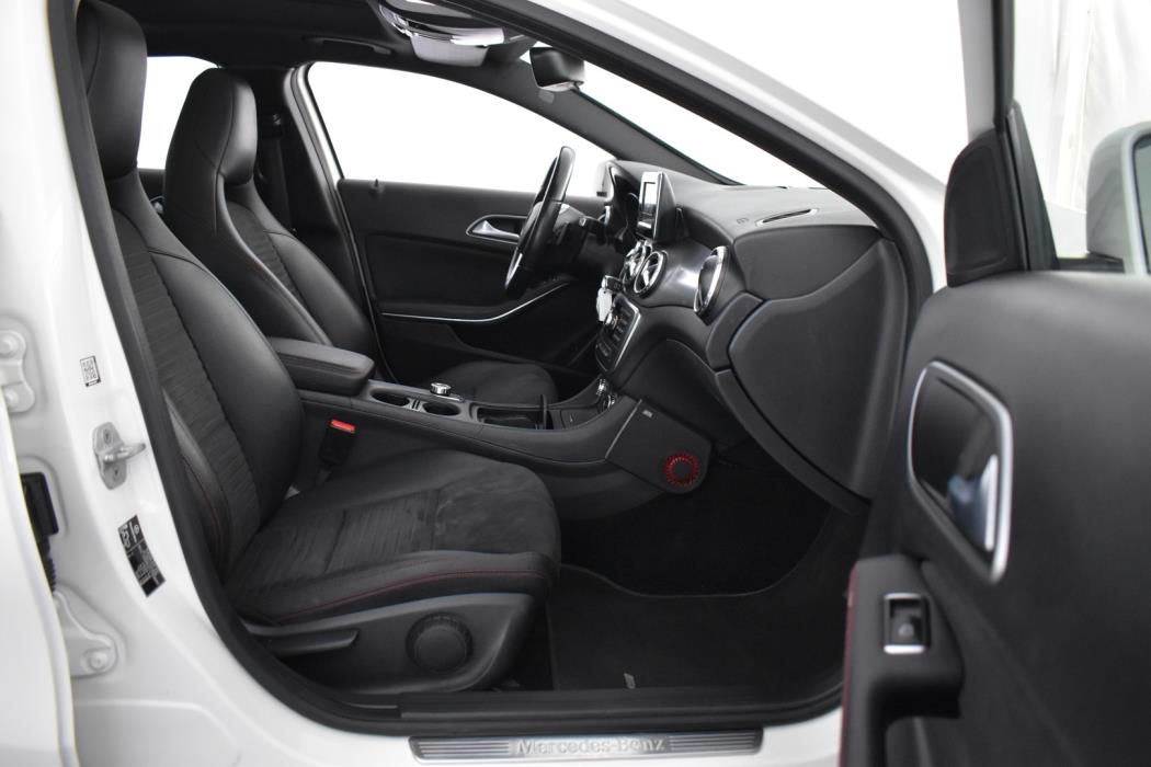 MERCEDES-BENZ GLA 2015