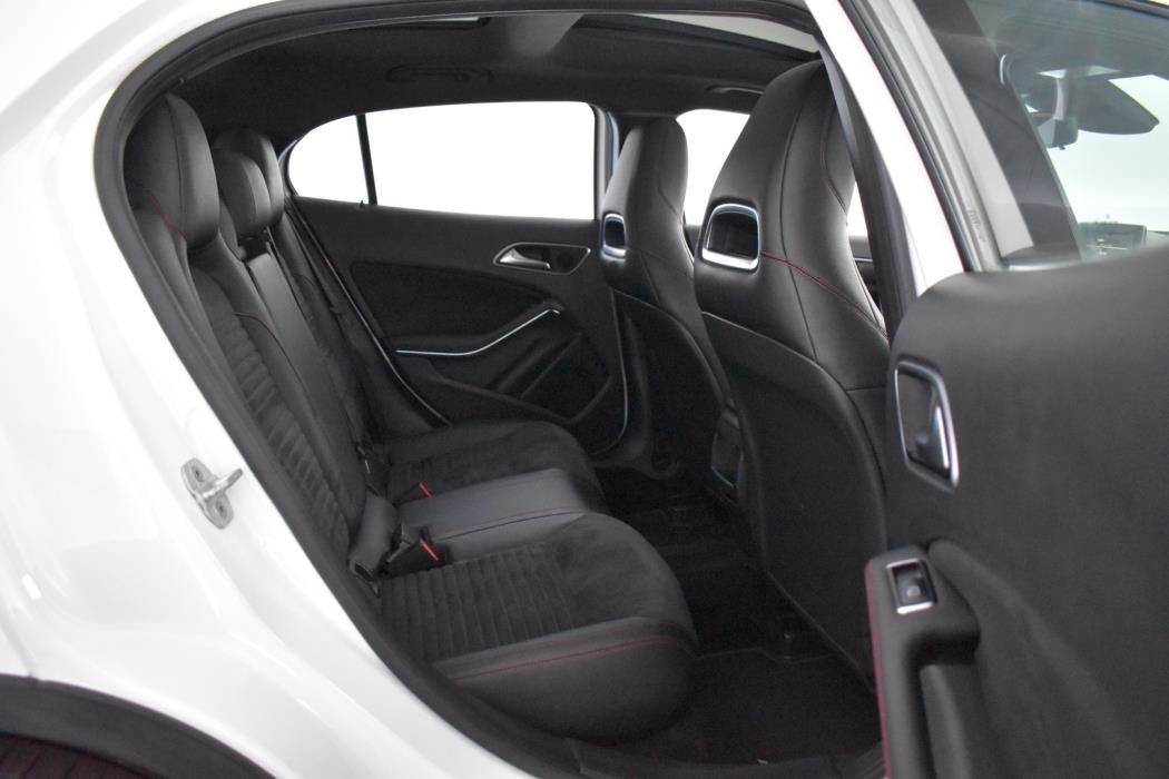 MERCEDES-BENZ GLA 2015