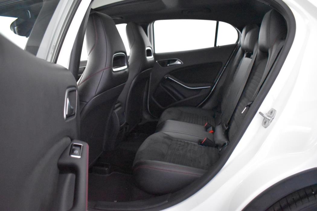 MERCEDES-BENZ GLA 2015