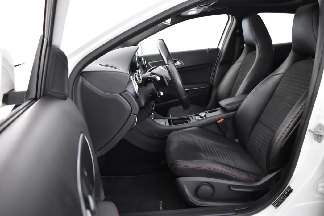 MERCEDES-BENZ GLA 2015