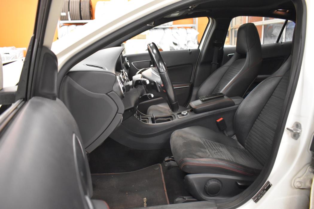 MERCEDES-BENZ GLA 2015