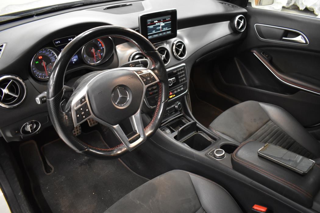 MERCEDES-BENZ GLA 2015