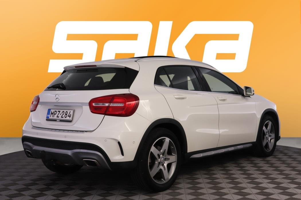 MERCEDES-BENZ GLA 2015