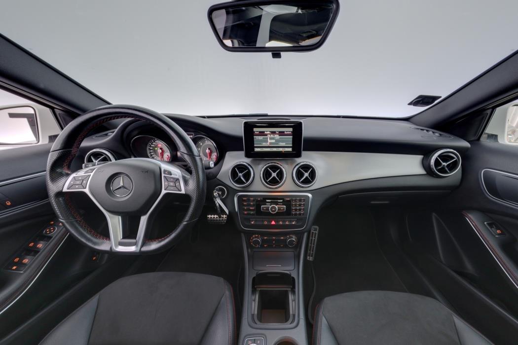 MERCEDES-BENZ GLA 2015