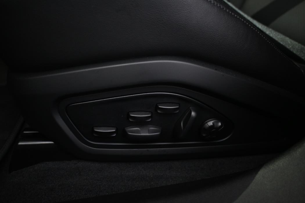PORSCHE Taycan 2025