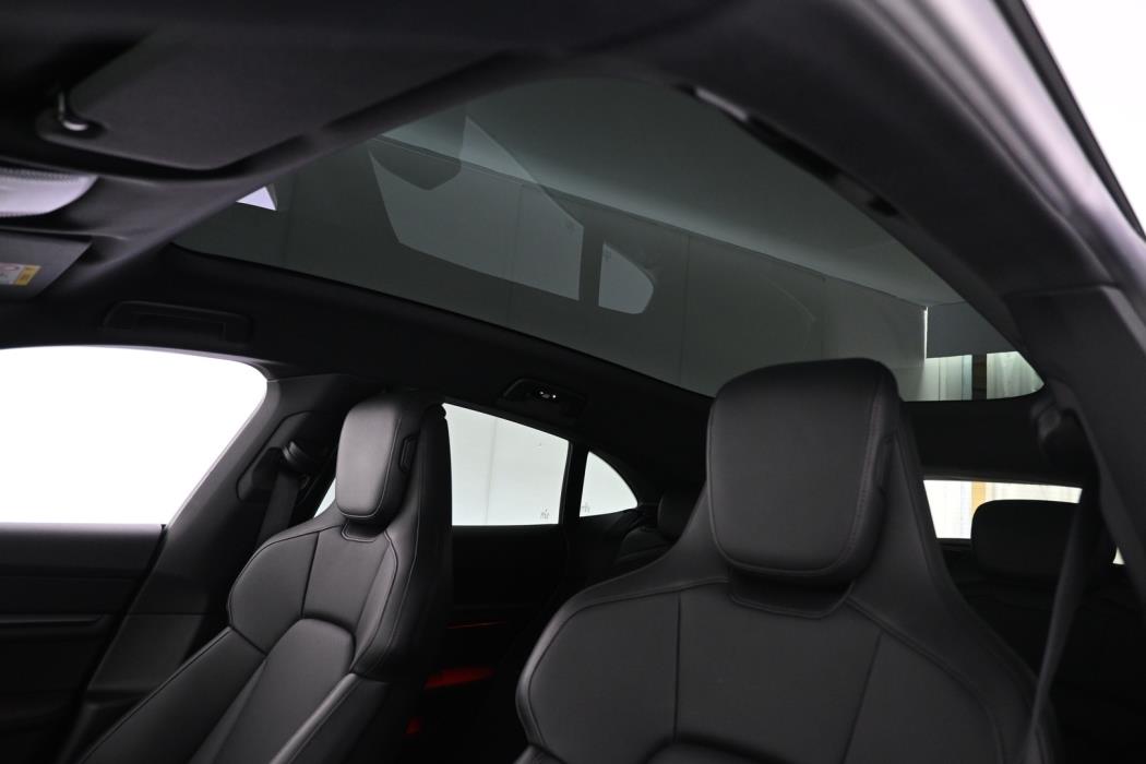 PORSCHE Taycan 2025