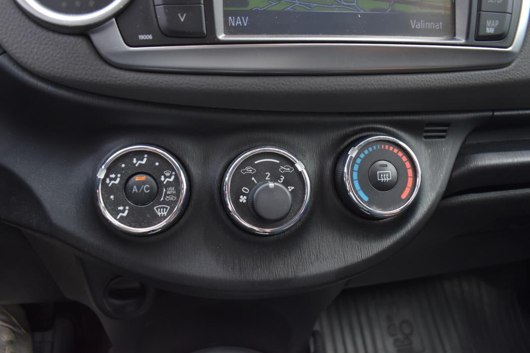 TOYOTA Yaris 2012