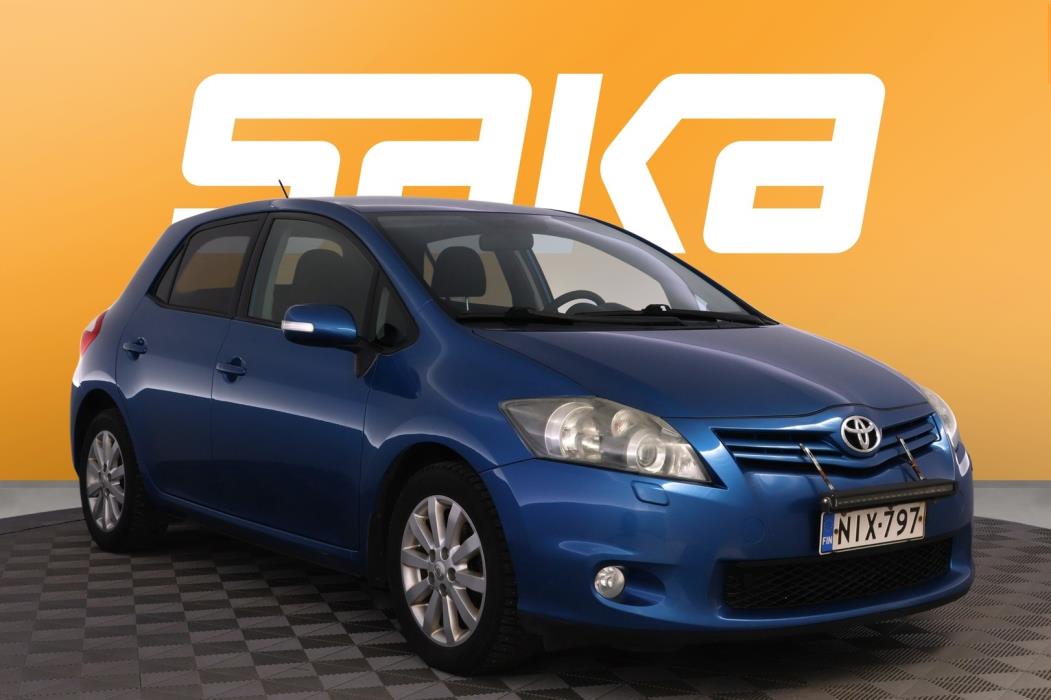 TOYOTA Auris 2012